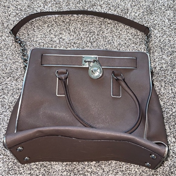 Michael Kors matching purse/wristlet set - Picture 2 of 9